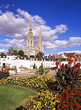 Chartres and cathedral, Eure-et-Loir, Centre, France, Europe