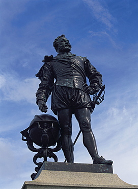 Statue of Sir Francis Drake, The Hoe, Plymouth, Devon, England, United Kingdom, Europe