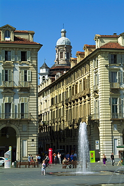 Italy, Piemonte, Turin, Piazza Castello fountain & architecture