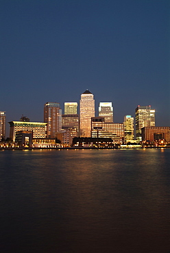 UK, London, Canary Wharf & Isle of Dogs at dusk