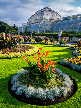 Palm House in Kew Gardens, Royal Botanic Gardens, UNESCO World Heritage Site, Kew, Greater London, England, United Kingdom, Europe