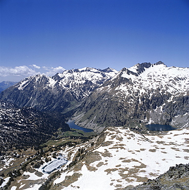 Mountains in Parc Nacional d'Aigues Tortes (Aigues Tortes National Park), Pyrenees, Cataluna (Catalonia) (Catalunya), Spain, Europe