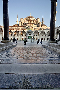 Inner courtyard of the Blue Mosque, built in Sultan Ahmet I in 1609, designed by architect Mehmet Aga, Istanbul, Turkey, Europe