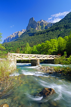 Bridge over the River Arazas, Huesca (Pyrenees), Ordesa National Park, Aragon, Spain, Europe