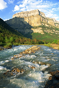 The River Arazas, Ordesa National Park, Pyrenees, Huesca, Aragon, Spain, Europe