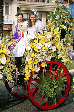 Battle of Flowers, carnival, Nice, Alpes-Maritimes, Cote d'Azur, Provence, France, Europe