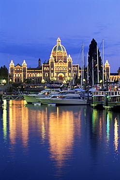 View across the Inner Harbour to the Parliament Buildings, at night, Victoria, Vancouver Island, British Columbia (B.C.), Canada, North America