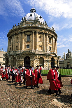 Encaenia, university dignitaries passing in front of the Radcliffe Camera, Oxford, Oxfordshire, England, United Kingdom (U.K.), Europe