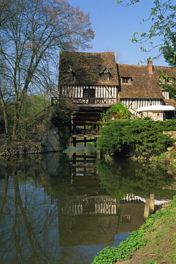 Water mill on quiet stretch of the River Seine, Ande, Eure, Haute Normandie (Normandy), France, Europe