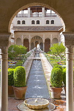 View through arch to the Patio de la Acequia, centrepiece of the gardens of the Generalife, UNESCO World Heritage Site, Granada, Andalucia (Andalusia), Spain, Europe