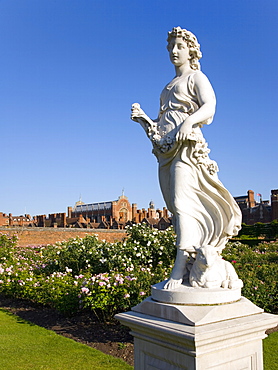 Classical statue in the Rose Garden, Hampton Court Palace, Borough of Richmond upon Thames, Greater London, England, United Kingdom, Europe