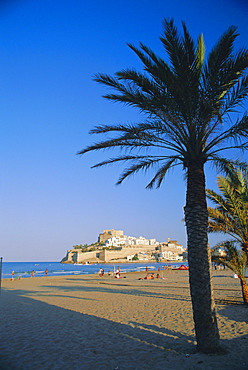 The citadel from the beach, Peniscola, Costa de Azahar, Valencia, Spain, Europe