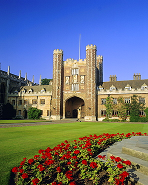 The Great Court, view to the Great Gate, Trinity College, Cambridge, Cambridgeshire, England, UK