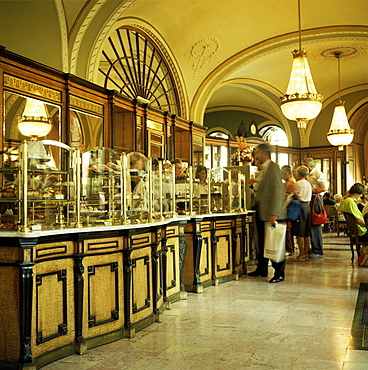 Cafe Gerbeaud, Vorosmarty Terrace, Budapest, Hungary, Europe