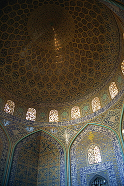 Interior of Sheikh Lotfollah mosque built between 1602 and 1619, Isfahan, Iran, Middle East