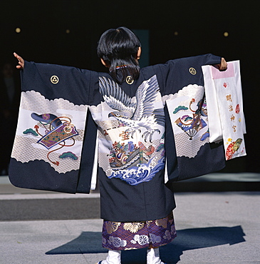 Back view of a small boyin traditional clothing at the Shichi-go-san (3-5-7) festival, Meiji-jingu Shrine, Harajuku, Tokyo, Japan, Asia