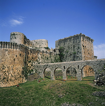 Bridge over the moat of Krak des Chevaliers, a Crusader castle built between 1150 and 1250 by the Knights Hospitaller, near Tartus, Syria, Middle East