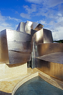 Guggenheim Museum, designed by American architect Frank O. Gehry, opened 1997, building clad in titanium sheets, Bilbao, Spain, Europe