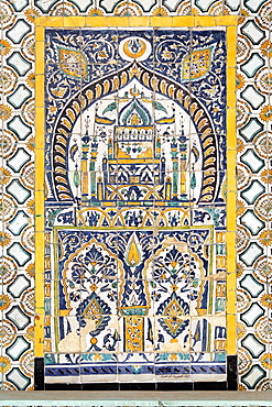 Islamic tilework, Gurgi Mosque, built in 1833 by Mustapha Gurgi, Tripoli, Libya, North Africa, Africa