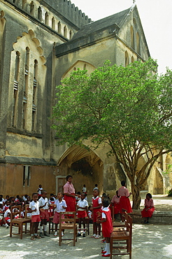 Open air class, Church of Christ, Zanzibar, Tanzania, East Africa, Africa