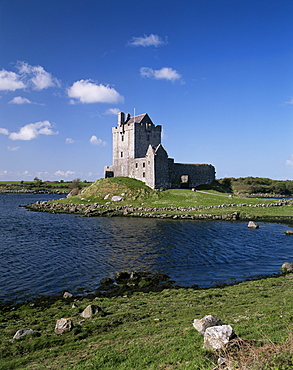 Dunguaire Castle near Kinvara, County Clare, Munster, Eire (Republic of Ireland), Europe