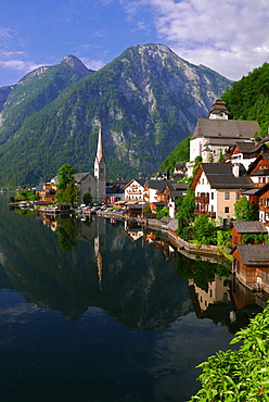 Town of Hallstatt, UNESCO World Heritage Site, on Lake Hallstatt, Salzkammergut, Upper Austria, Austria, Europe