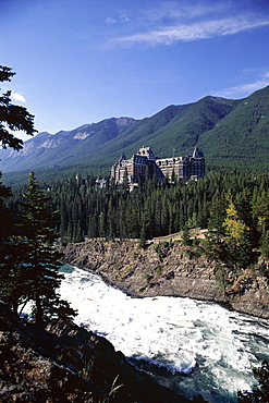 Bow River and Banff Springs Hotel, Banff National Park, Rocky Mountains, Alberta, Canada, North America