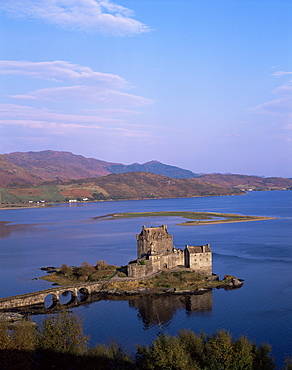 Eilean Donan Castle and Loch Duich, Highland region, Scotland, United Kingdom, Europe