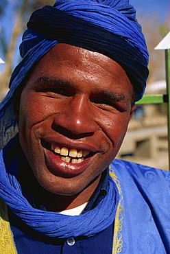 Saharan caravan driver, 20 years old, Agdz, Ouarzazate region, Morocco, North Africa, Africa