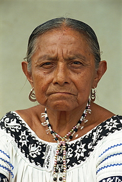 Old Mayan woman, Savannah Forest Reserve, San Rosan, Belize, Central America