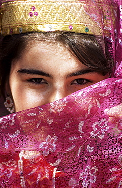 Uzbek girl, wedding guest, Bukhara, Uzbekistan, Central Asia, Asia