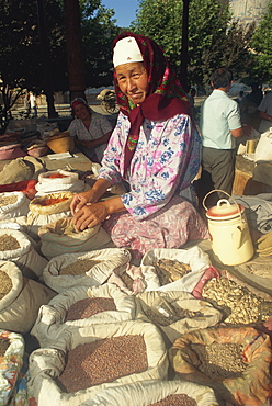 Herb seller in main food market, Samarkand, Uzbekistan, Central Asia, Asia