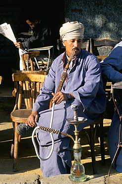 Man and hubble bubble, coffee house, near Citadel, Cairo, Egypt, North Africa, Africa