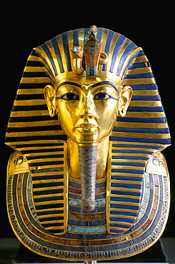 Gold mask of Tutankhamun, Egyptian Museum, Cairo, Egypt, North Africa, Africa