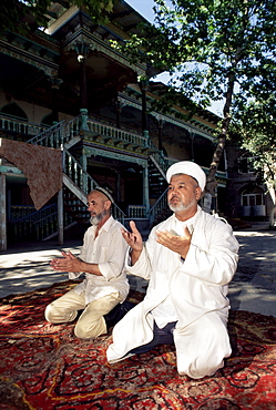 Imam and assistant praying, Central Mosque, Margilan, Uzbekistan, Central Asia, Asia