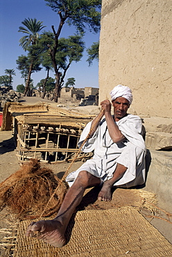 Villager making tether rope, Tod, near Luxor, Egypt, North Africa, Africa