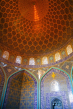 Interior of the dome of Sheikh Lotfollah Mosque, Isfahan, Iran, Middle East