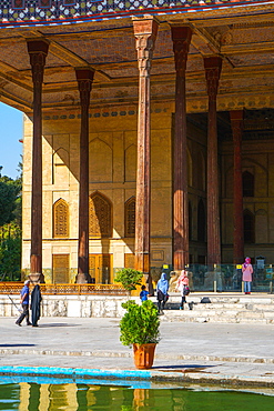 Chehel Sotun (Chehel Sotoun) (40 Columns) Palace, Isfahan, Iran, Middle East