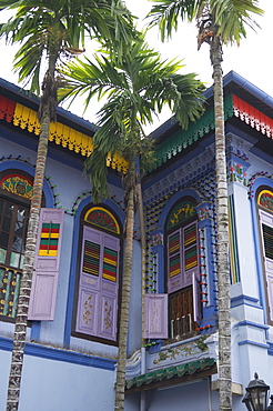 Colourfully painted building in Little India, Singapore, Southeast Asia, Asia