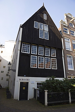 Het Houten Huis, the oldest house in Amsterdam, Begijnhof, a beautiful square of 17th and 18th century houses, Amsterdam, Netherlands, Europe