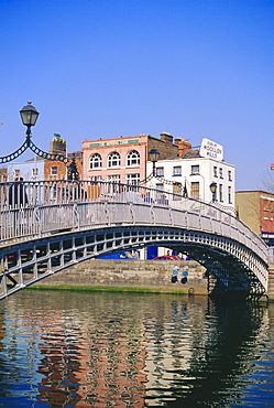 Halfpenny Bridge and River Liffey, Dublin, Ireland/Eire 