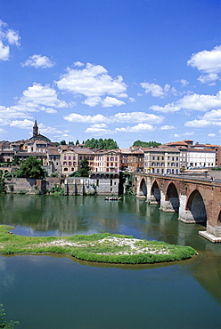 The town of Albi, Tarn River, Tarn Region, Midi Pyrenees, France, Europe