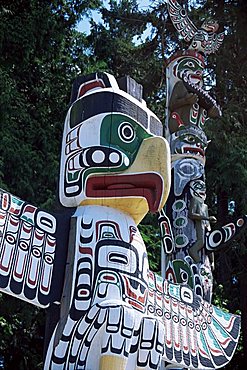 Totem pole, Stanley Park, Vancouver, British Columbia, Canada, North America