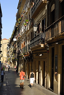 Street scene, old town of Donostia, San Sebastian, Basque country, Euskadi, Spain, Europe