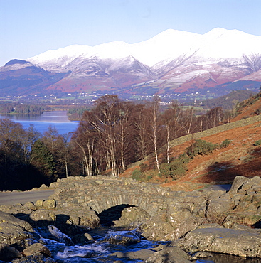 Ashness Bridge, Skiddaw in the background, Lake District National Park, Cumbria, England, UK