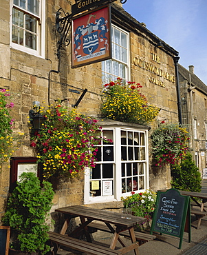 The Cotswold Arms Hotel in the town of Burford in the Cotswolds, Oxfordshire, England, United Kingdom, Europe