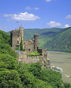 Rheinstein Castle overlooking the River Rhine, Rhineland, Germany, Europe