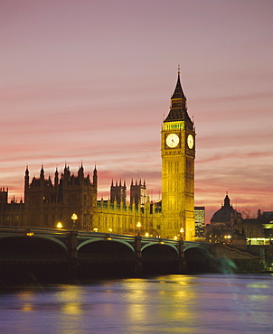 The River Thames, Westminster Bridge, Big Ben and the Houses of Parliament in the evening, London, England, UK