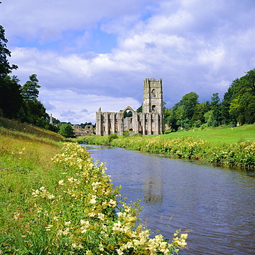 Fountains Abbey, North Yorkshire, England, UK, Europe