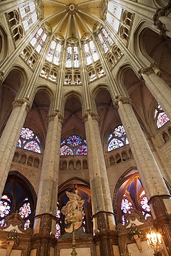 Pillars and vaulted roof in the choir, Beauvais Cathedral, Beauvais, Picardy, France, Europe